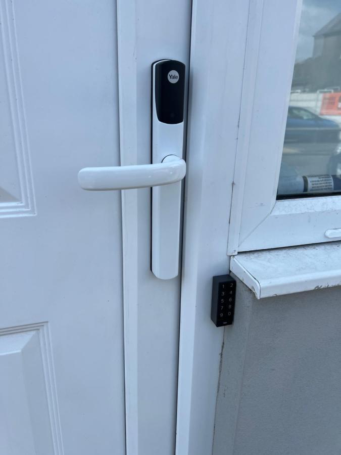 A Spacious Flat Cardiff Exterior photo